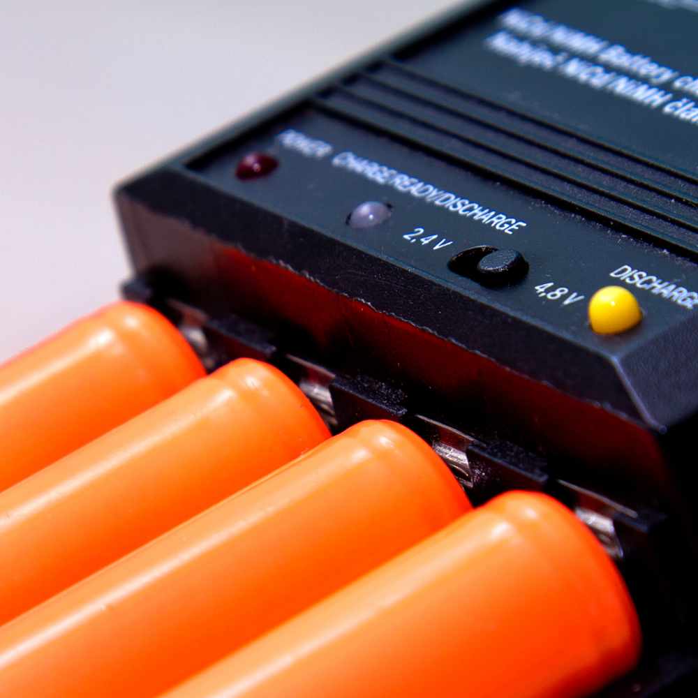 Carregador Baterias Alt. auto 2x100w 5" 13cm woofer porta 01813w