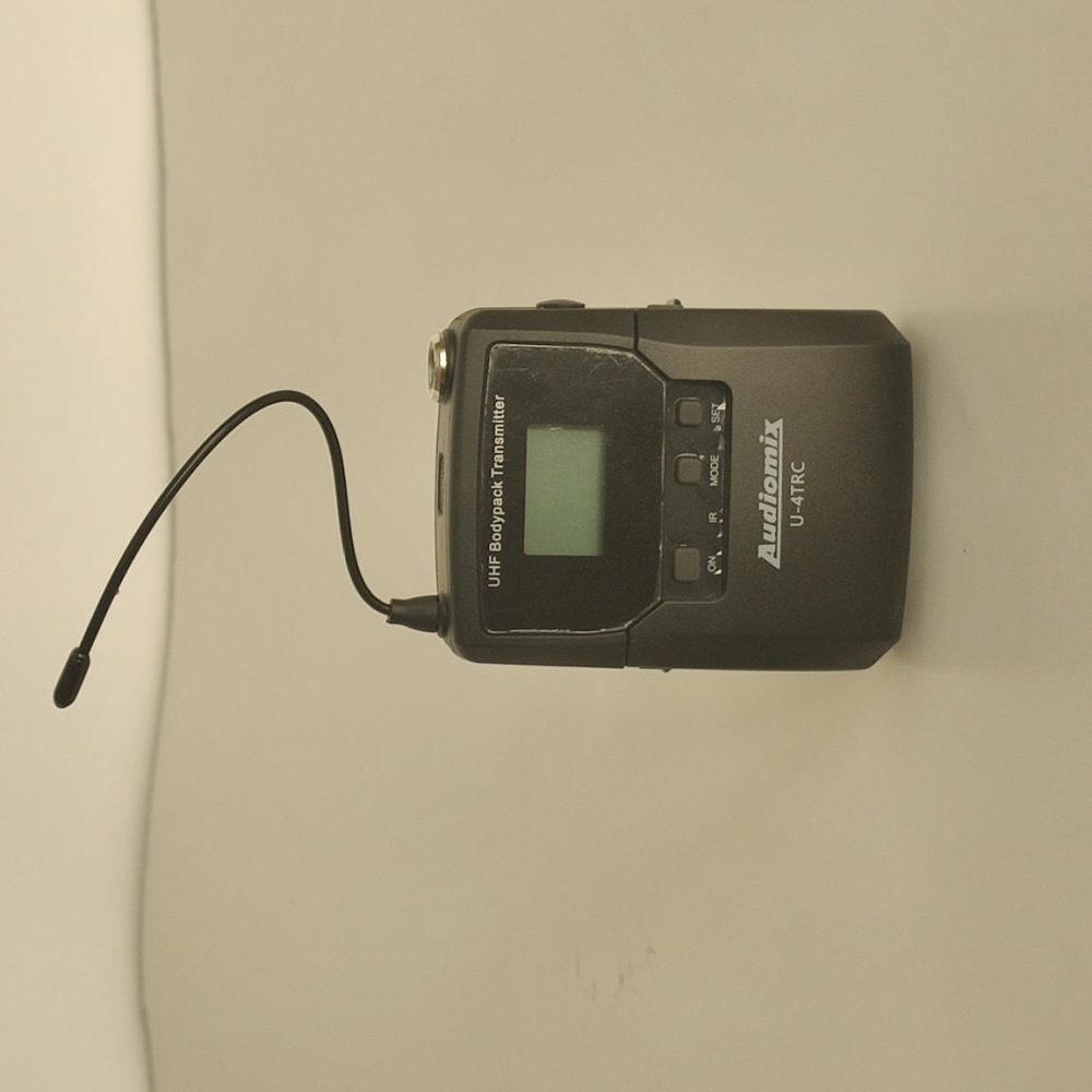 1046.u4trc Micro s/fio, Emissor de lap./cab. p/Receptor UHF U-4TRC Audiomix